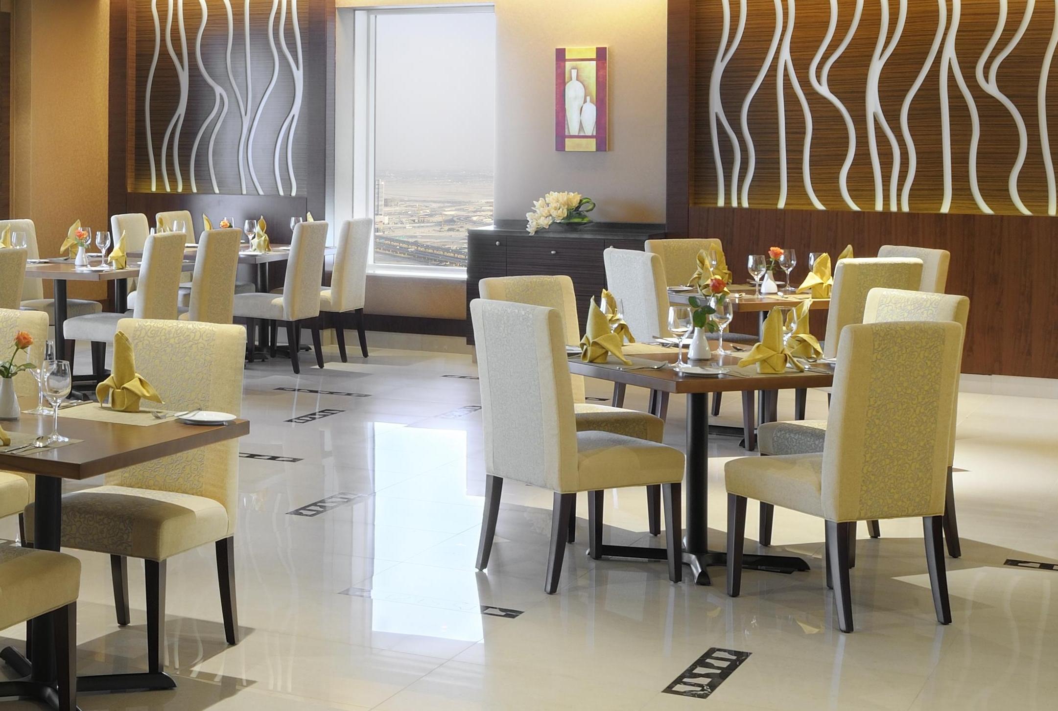 تور دبی هتل امارات گراند - آژانس هواپیمایی و مسافرتی آفتاب ساحل آبی 